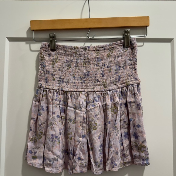 ⬇️PRICE DROP: Isabelle’s Cabinet Floral Mini Skirt - Picture 2 of 3
